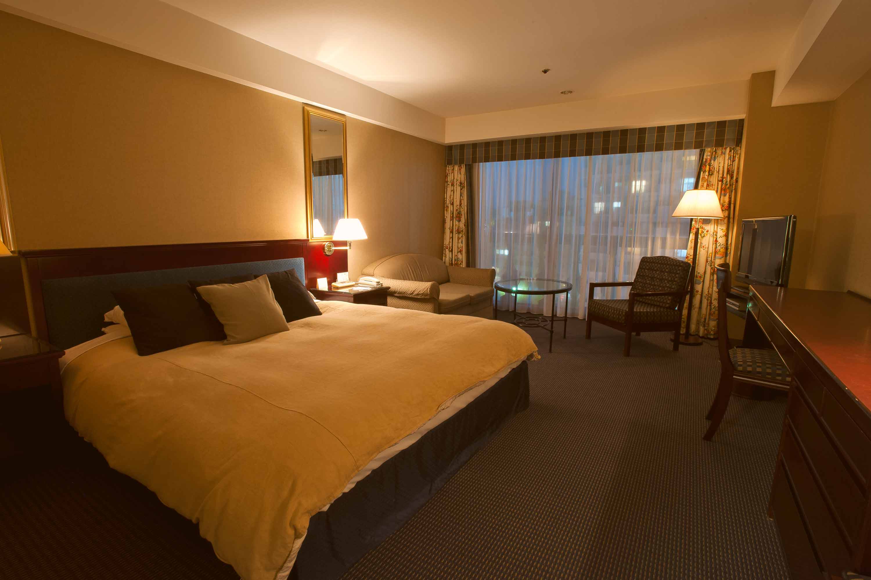 Once hotel. Moonrise Hotel.